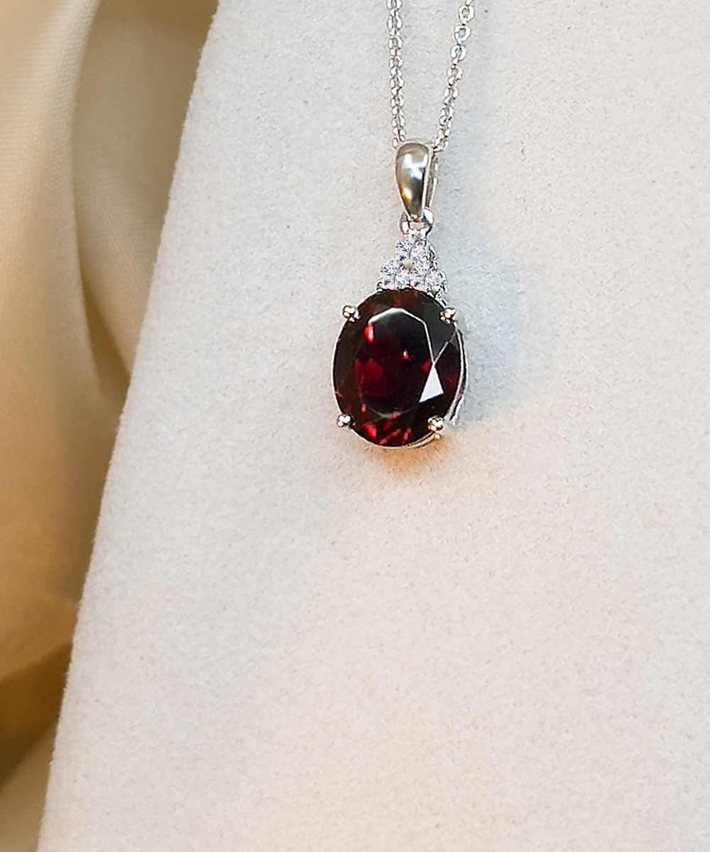 18ct White Gold Garnet & Diamond Pendant